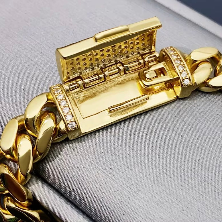 Moissanite Clasp Cuban Link Bracelet Silver/Gold