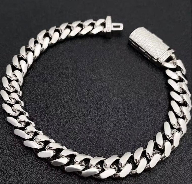 Moissanite Clasp Cuban Link Bracelet Silver/Gold